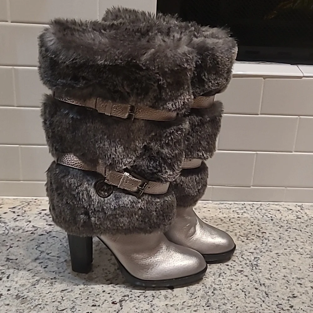 WOMENS MICHAEL KORS GUNMETAL SILVER CARLIE FUR BOOTS SIZE 8.5 - Picture 5 of 9